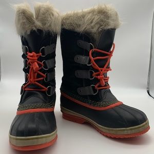Sorel Youth Joan of Arctic Boots size US 4 (Kids)